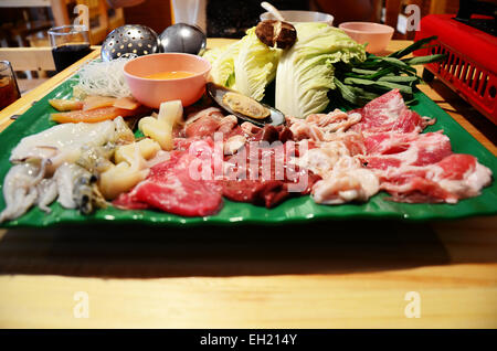 Sukiyaki o Shuba Shabu o Hot Pot in ristorante Foto Stock