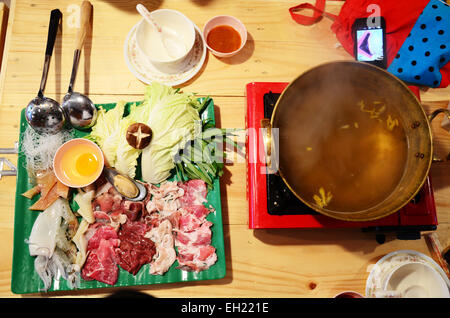 Sukiyaki o Shuba Shabu o Hot Pot in ristorante Foto Stock