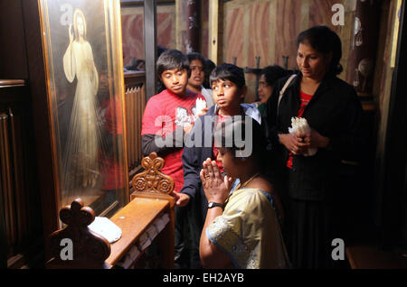 Persone di etnia tamil provenienti da tutta Europa su un pellegrinaggio presso la Basilica di Santa Maria in Kevelaer, Renania settentrionale-Vestfalia, Germania, Europa Foto Stock