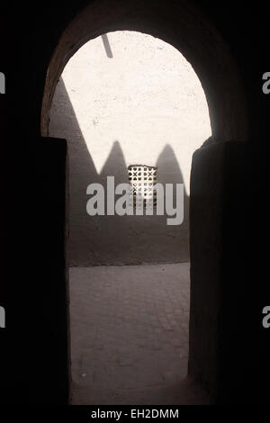 Dettaglio del minareto della moschea tradizionale fatta di fango in Mali, Africa occidentale Foto Stock