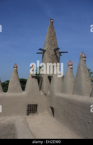Dettaglio del minareto della moschea tradizionale fatta di fango in Mali, Africa occidentale Foto Stock