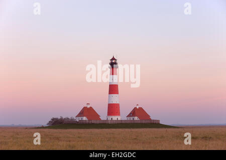 Faro di Westerheversand, penisola di Eiderstedt, Westerhever, Germania Foto Stock