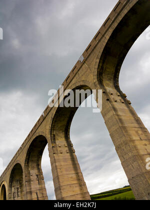 Cannington viadotto vicino Uplyme aperto 1903 su Axminster a Lyme Regis ferroviaria linea di diramazione che mostra close up dettaglio di archi Foto Stock