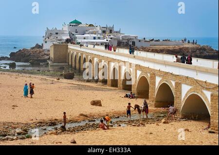 Il Marocco, Casablanca, isola di Sidi Abderrahman su una roccia che ospita il marabout Sidi Abderrahman koubba Foto Stock