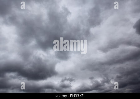 Tempesta scuro cielo di nuvole, può essere utilizzato come sfondo Foto Stock