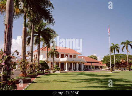 La splendida architettura del Palazzo Grahadi in Surabaya in Indonesia nel sud-est asiatico in Estremo Oriente. Viaggiare Foto Stock