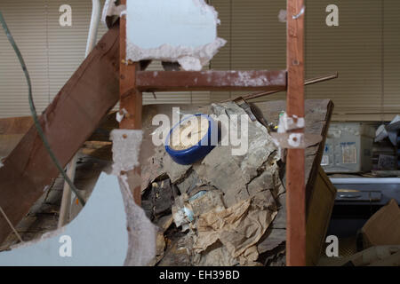 Close up degli interni di edificio ufficiale in Salton Sea resort abbandonati California USA Foto Stock