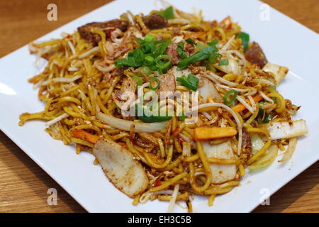 Mee Goreng o noto come noodles fritti Foto Stock