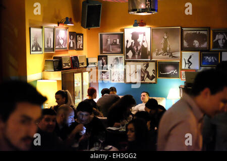 L'Albania, Tirana, il Bar Radio Foto Stock