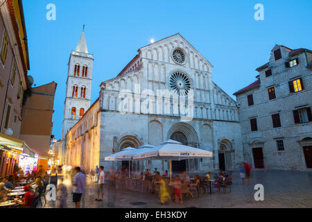 La Cattedrale di Santa Anastasia (Katedrala sv Stosije) acceso al tramonto, Stari Grad (Città Vecchia), Zara, Dalmazia, Croazia Foto Stock