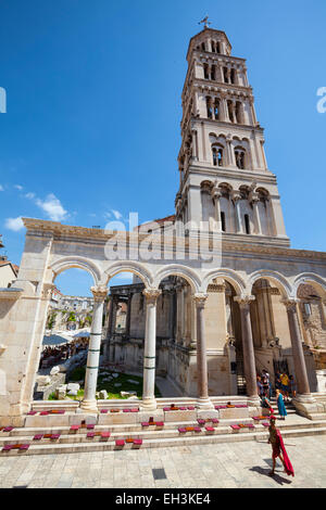 San Domnio Duomo Torre Campanaria e peristilio, Stari Grad (Città Vecchia), Split, Dalmazia, Croazia, Europa Foto Stock