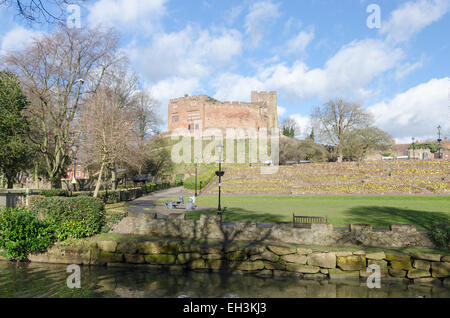 Castello di Tamworth un grado 1 elencati edificio costruito in epoca normanna vista dal fiume Tame Foto Stock