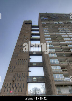 Torre Balfron, pioppo Londra brutalist a torre progettata da Ernő Goldfinger e Il Grade ii Listed. Foto Stock