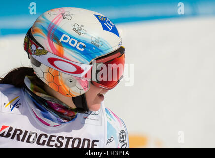 Garmish-Partenkirchen, Germania. 06 Mar, 2015. Tina Weirather del Liechtenstein reagisce dopo la donna in discesa la formazione in Garmish-Partenkirchen, Germania, 06 marzo 2015. Foto: Karl-Josef Hildenbrand /dpa/Alamy Live News Foto Stock