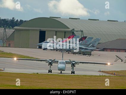 PBN 2T Defender T3 Army Air Corp n. 651 Sqn /5 Reggimento Aldergrove, Irlanda del Nord. SCO 9619. Foto Stock