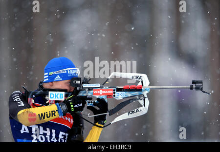 Kontiolahti, Finlandia. 06 Mar, 2015. Biatleta altoatesino Andreas Birnbacher della Germania in azione al poligono durante il corso di formazione per la Sprint a i Campionati Mondiali di Biathlon di Kontiolahti, Finlandia, 06 marzo 2015. Foto: Ralf Hirschberger/dpa/Alamy Live News Foto Stock