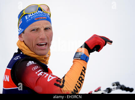 Kontiolahti, Finlandia. 06 Mar, 2015. Biatleta Erik minore della Germania in azione al poligono durante il corso di formazione per la Sprint a i Campionati Mondiali di Biathlon di Kontiolahti, Finlandia, 06 marzo 2015. Foto: Ralf Hirschberger/dpa/Alamy Live News Foto Stock