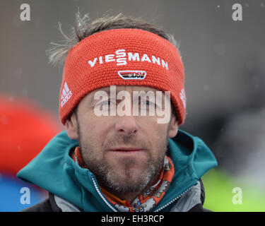 Kontiolahti, Finlandia. 06 Mar, 2015. Biatleta tedesco coach Mark Kirchner reagisce al poligono durante il corso di formazione per la sprint a i Campionati Mondiali di Biathlon di Kontiolahti, Finlandia, 06 marzo 2015. Foto: Ralf Hirschberger/dpa/Alamy Live News Foto Stock