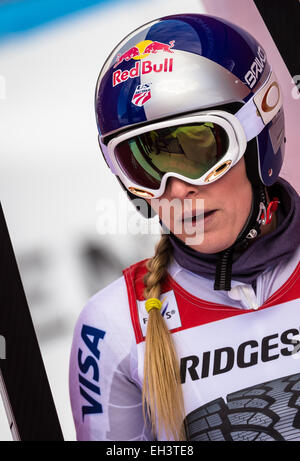 Garmish-Partenkirchen, Germania. 06 Mar, 2015. Lindsey Vonn degli STATI UNITI D'AMERICA reagisce dopo la donna in discesa la formazione in Garmish-Partenkirchen, Germania, 06 marzo 2015. Foto: Karl-Josef Hildenbrand /dpa/Alamy Live News Foto Stock