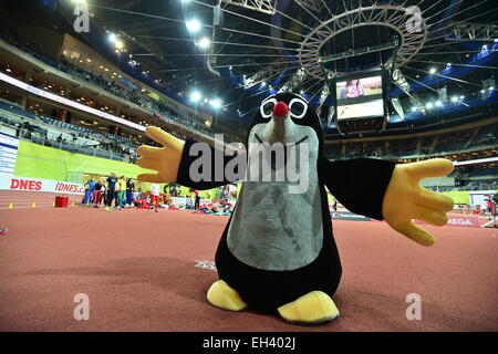 Praga, Repubblica Ceca. 6 Mar, 2015. Il Little Mole, la mascotte dei campionati, pone all'Europeo di Atletica Leggera Indoor Championships di Praga Repubblica Ceca, Venerdì, 6 marzo 2015. Credito: Michal Kamaryt/CTK foto/Alamy Live News Foto Stock