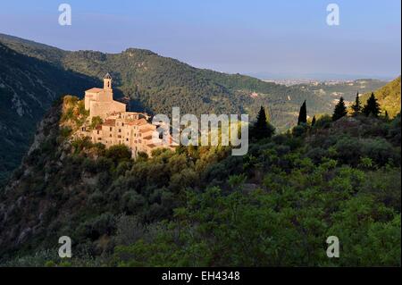 Francia, Alpes Maritimes, il villaggio sulla collina di Peillon Foto Stock