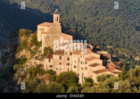 Francia, Alpes Maritimes, il villaggio sulla collina di Peillon Foto Stock