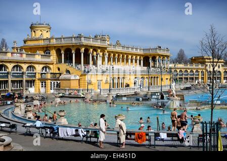 Ungheria, Budapest, Pest, Varosliget, Szechenyi bagno termale e spa, la più grande bagno termale in Europa Foto Stock
