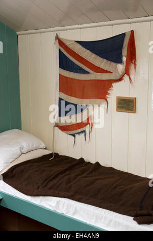 L'Antartide, Port Lockroy base britannica museum, bandiera dell'Unione rimosso quando il fondo chiuso nel 1962 sulla parete del quarti viventi Foto Stock