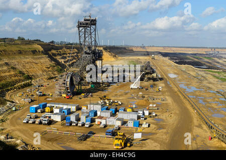 Brown del carbone a cielo aperto mining Garzweiler vicino Juechen, Renania settentrionale-Vestfalia, Germania, Europa Foto Stock