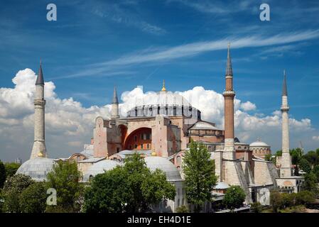 Turchia, Istanbul, centro storico sono classificati come patrimonio mondiale dall' UNESCO, il quartiere di Sultanahmet, l'Aya Sofya (Hagia Sophia) un ex basilica (chiesa) e moschea Foto Stock