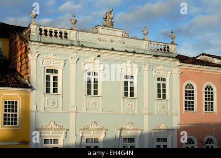 Il Brasile, Bahia, a Salvador de Bahia, centro storico sono classificati come patrimonio mondiale dall' UNESCO, quartiere Pelourinho, Largo do Cruzeiro de Sao Francisco, facciata di edificio presso i primi raggi del sole Foto Stock