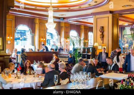 La Norvegia di Oslo, Karl Johan street, Grand Hotel, Grand Cafe (1874), alla quale hanno partecipato il drammaturgo Henrik Ibsen (1828-1906) e molti artisti nel tardo XIX secolo Foto Stock
