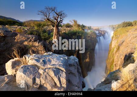 La Namibia, regione di Kunene, Kaokoland, Epupa Falls Foto Stock