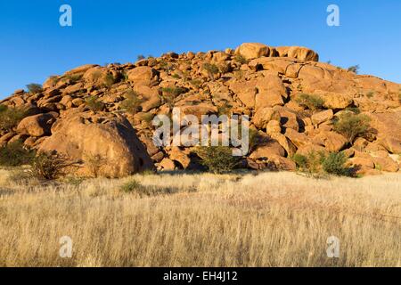 La Namibia, Kunene, regione di Damaraland, rocce intorno Twyfelfontein Foto Stock