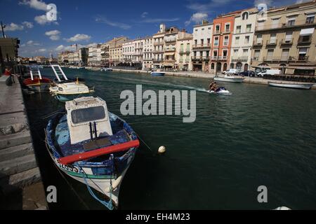 Francia, Gard, Le Grau du Roi lungo il canale dal Rodano a Sete Foto Stock