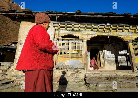 Il Nepal, Gandaki zona, Tsum valley trek, Mu Gompa monastero (alt.3580m) Foto Stock