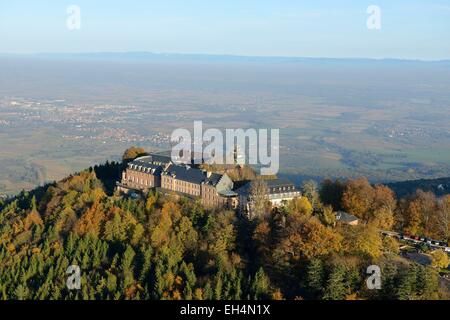 Francia, Bas Rhin, Monte Sainte Odile, Sainte Odile convento (vista aerea) Foto Stock