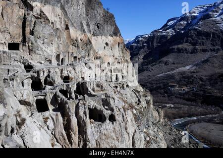 Georgia e Caucaso, Samtskhe-Javakheti, area di Akhaltsikhe, Vardzia elencati come patrimonio mondiale dall'UNESCO, una grotta monastero costruito nel corso del XII secolo Foto Stock