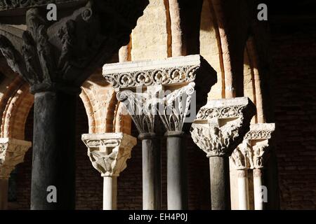 Francia, Tarn et Garonne, Moissac, fermata su El Camino elencati come patrimonio mondiale dall' UNESCO, l abbazia e chiostro Foto Stock