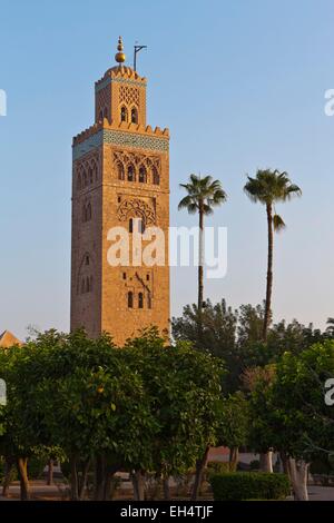 Il Marocco, Alto Atlante, Marrakech città imperiale, medina elencati come patrimonio mondiale dall'UNESCO, la Moschea di Koutoubia, minareto Foto Stock