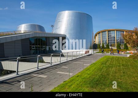 Canada Quebec, Montreal, la zona dello Stadio Olimpico, il complesso spazio per la vita, il nuovo Rio Tinto Alcan planetario e la sua architettura moderna da Cardin Ramirez Julien in collaborazione con AEdifica Foto Stock