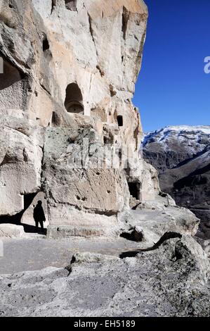 Georgia e Caucaso, Samtskhe-Javakheti, area di Akhaltsikhe, Vardzia elencati come patrimonio mondiale dall'UNESCO, una grotta monastero costruito nel corso del XII secolo Foto Stock