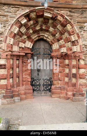 St Magnus Cathedral a Kirkwall sulle isole Orcadi è stato costruito dal 1137 ed è stata poi la cattedrale più meridionale della Norvegia. Foto Stock