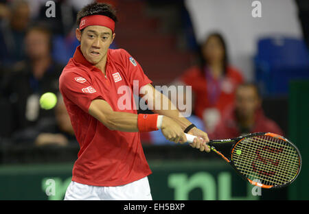 Vancouver, Canada. 6 Mar, 2015. Il Giappone Kei Nishikori restituisce una sfera contro del Canada Vasek Pospisil durante il loro match di Davis Cup torneo di tennis a Vancouver in Canada, 6 marzo 2015. Nishikori ha vinto 3-0. Credito: Sergei Bachlakov/Xinhua/Alamy Live News Foto Stock