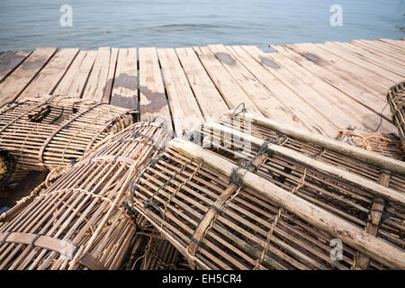 Mercato del granchio in Kep, Cambogia. Tradizionale occupazione per fare una vita. Foto Stock