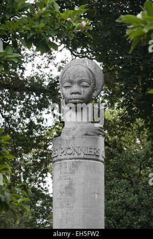 Il Congo pionieri monumento coloniale (monumento aux Pionniers Coloniaux d'Ixelles) a Bruxelles, in Belgio. Foto Stock