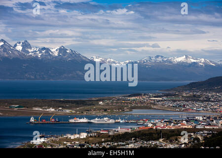 Argentina, Tierra del Fuego, Ushuaia, vista in elevazione, spedizione in Antartide navi a quay Foto Stock
