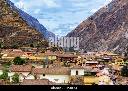 Piccola cittadina di Ollantaytambo, Peru nella Valle Sacra nei pressi di Machu Picchu Foto Stock