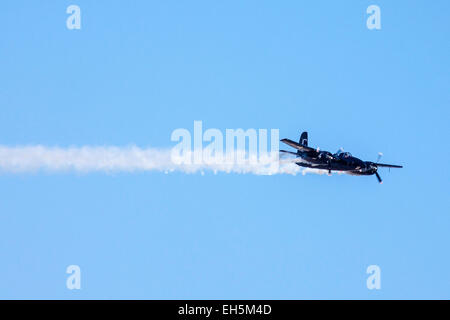 Un Grumman F7F Tigercat al 2011 Ali sopra Camarillo Air Show in Camarillo California Foto Stock