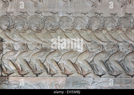 Sculture in pietra arenaria in su le mura di Angkor Wat vicino a Siem Reap Cambogia Foto Stock